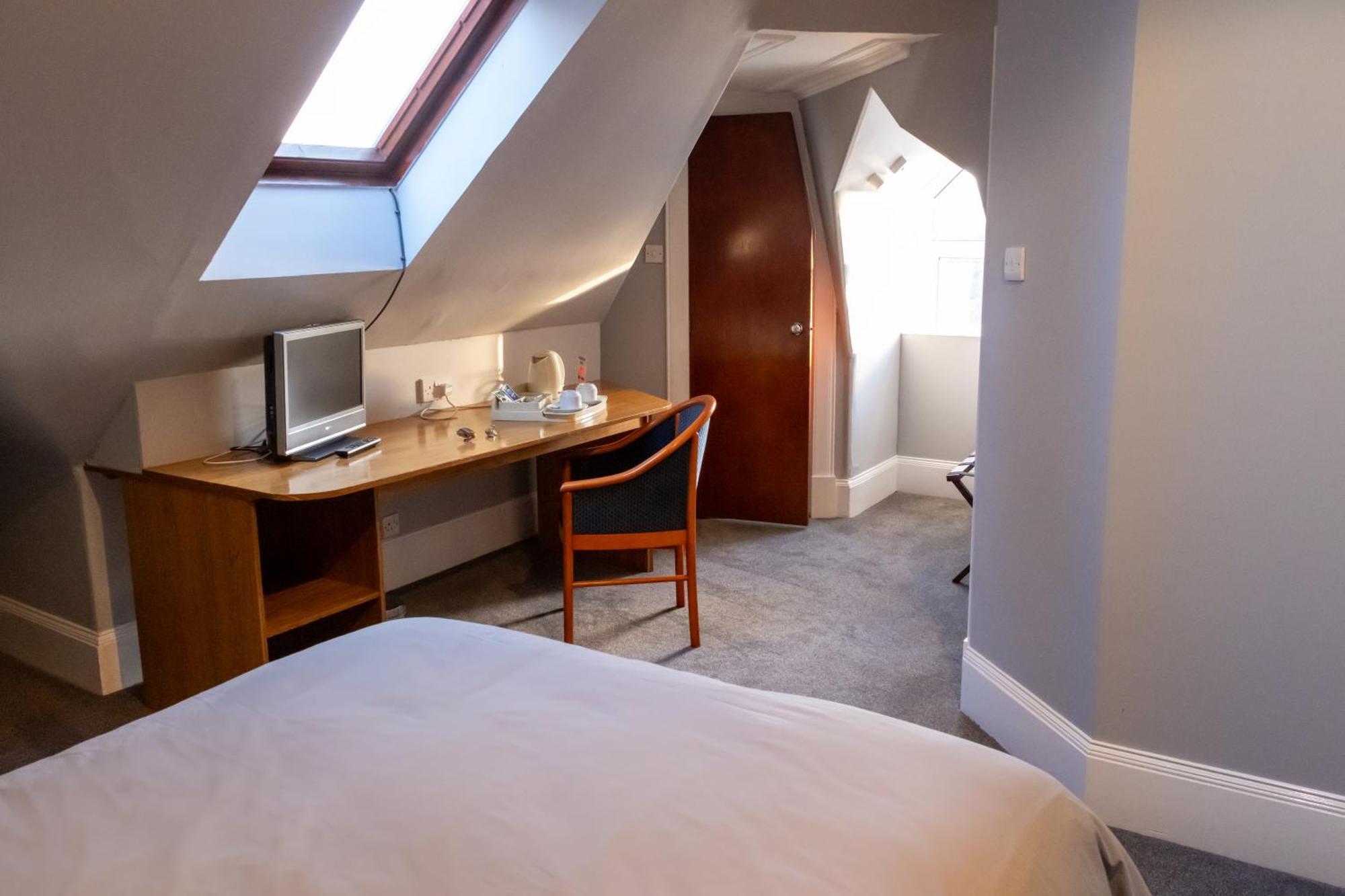 Station Hotel Ellon Экстерьер фото
