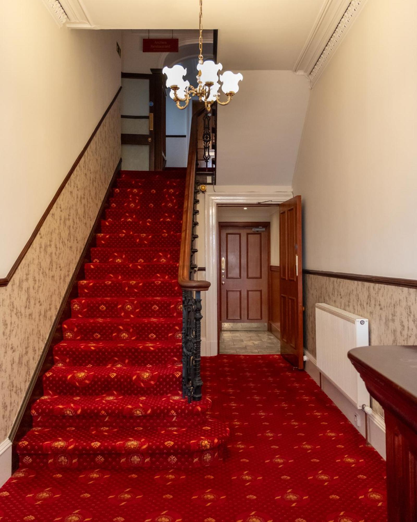 Station Hotel Ellon Экстерьер фото