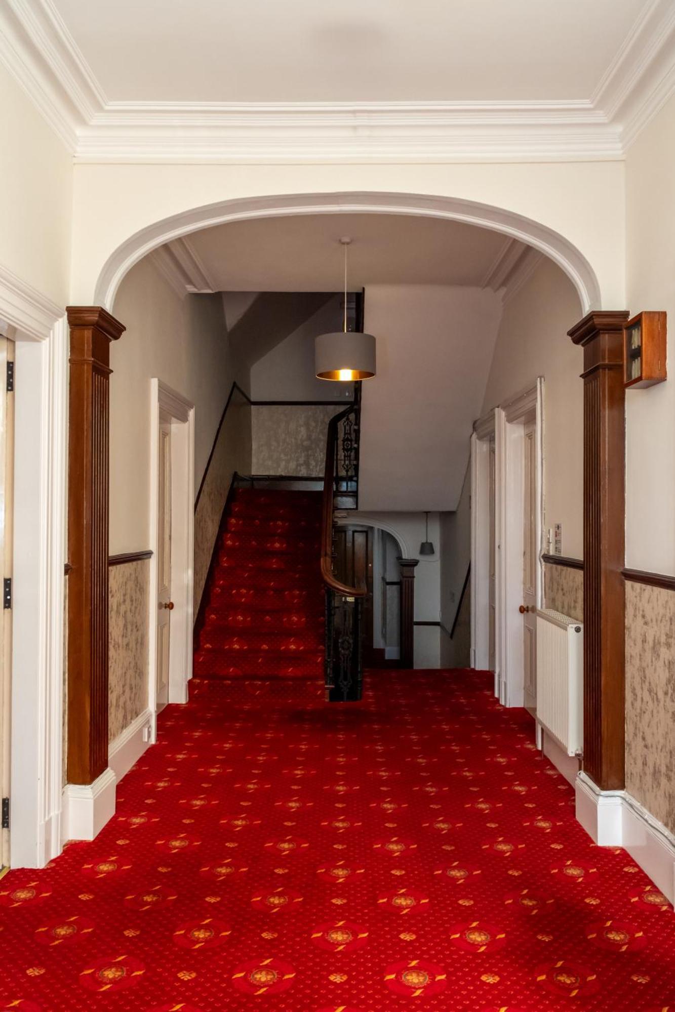 Station Hotel Ellon Экстерьер фото