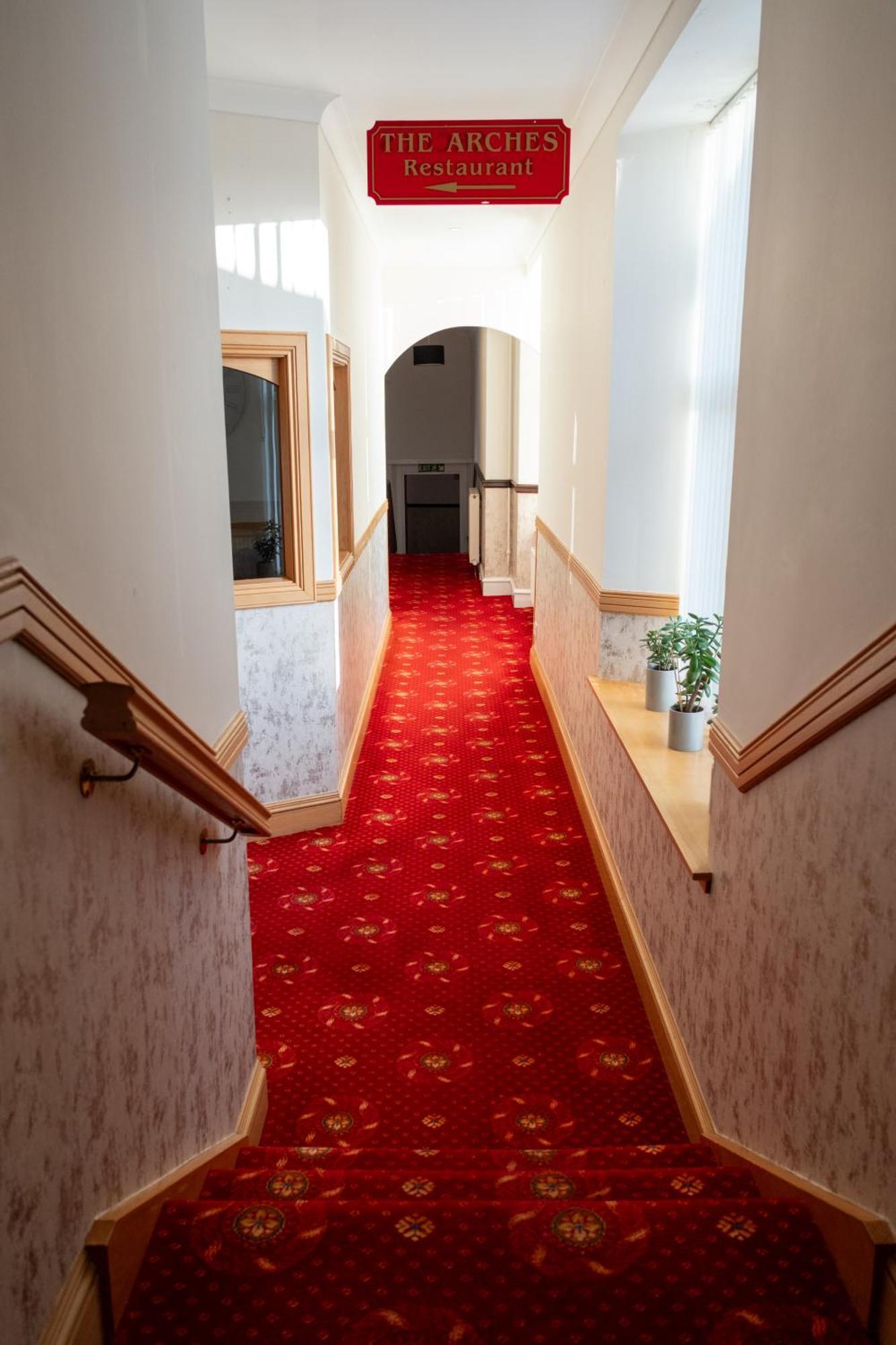 Station Hotel Ellon Экстерьер фото