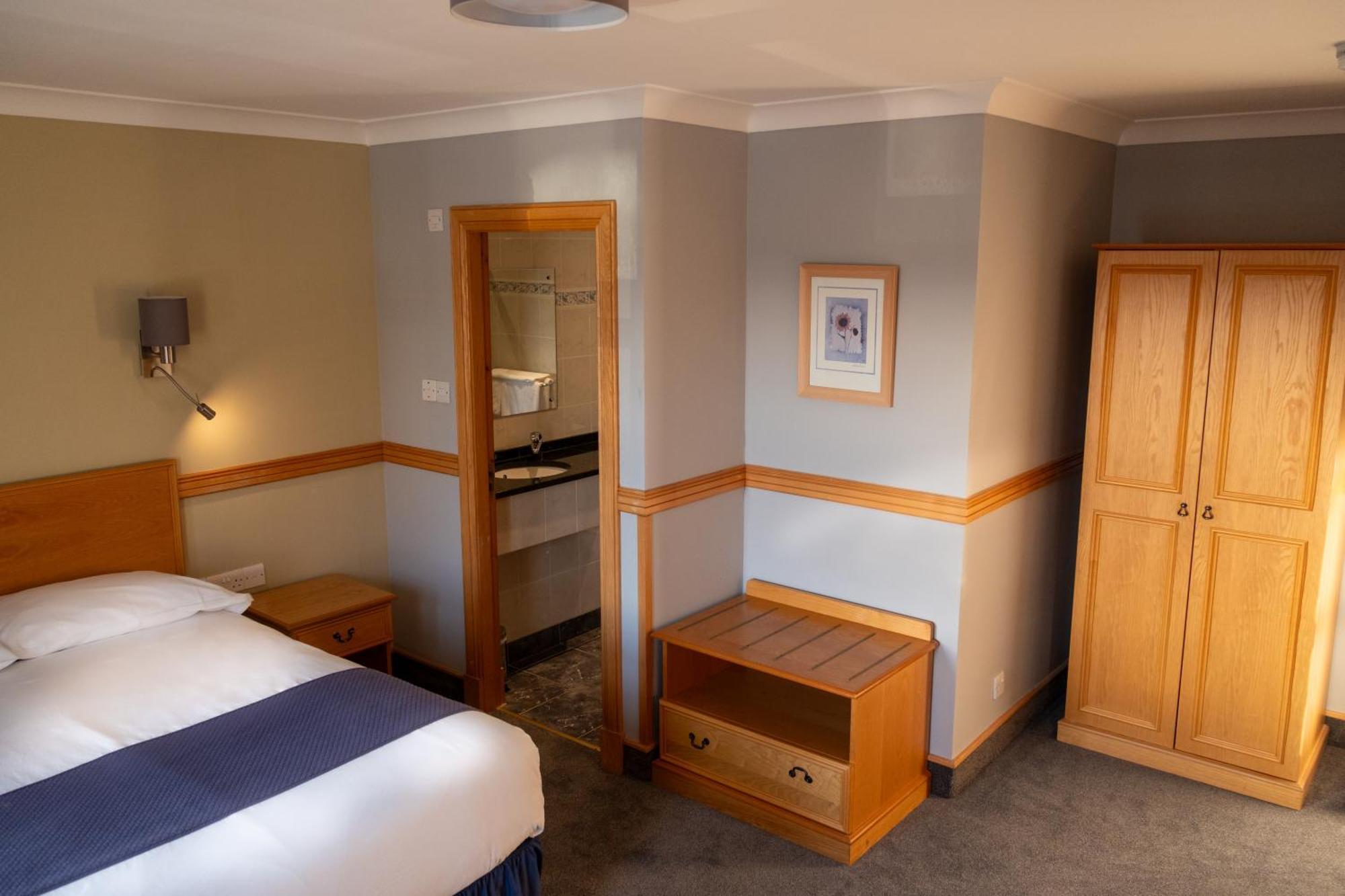 Station Hotel Ellon Экстерьер фото