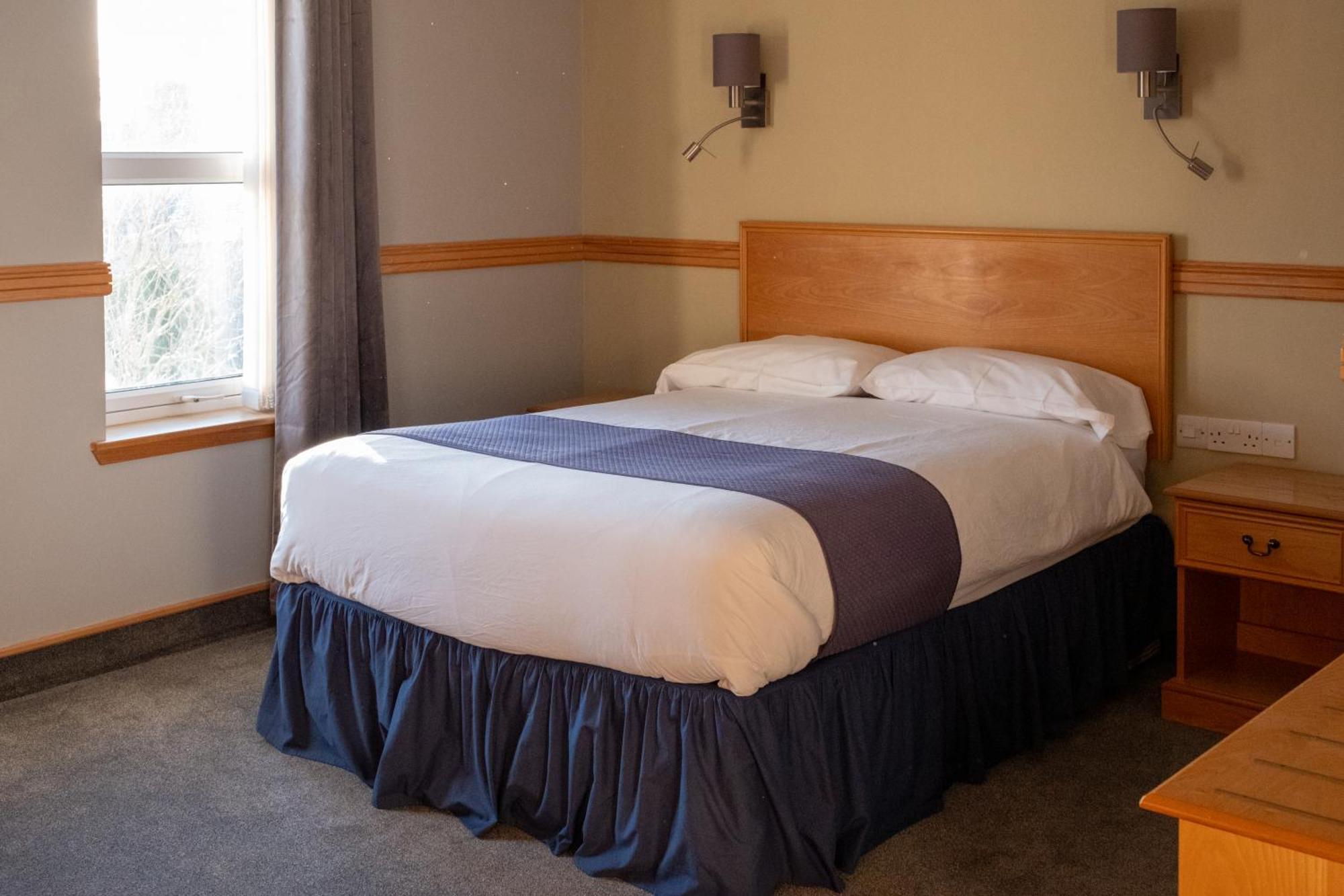 Station Hotel Ellon Экстерьер фото