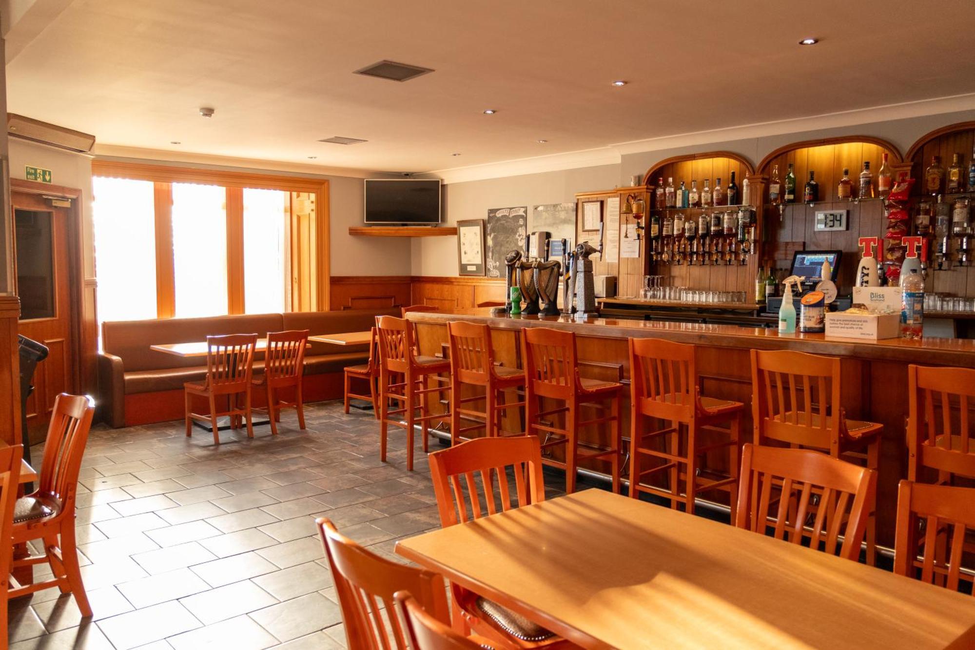 Station Hotel Ellon Экстерьер фото